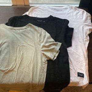Men’s Abercrombie pack of crew t-shirts, medium!